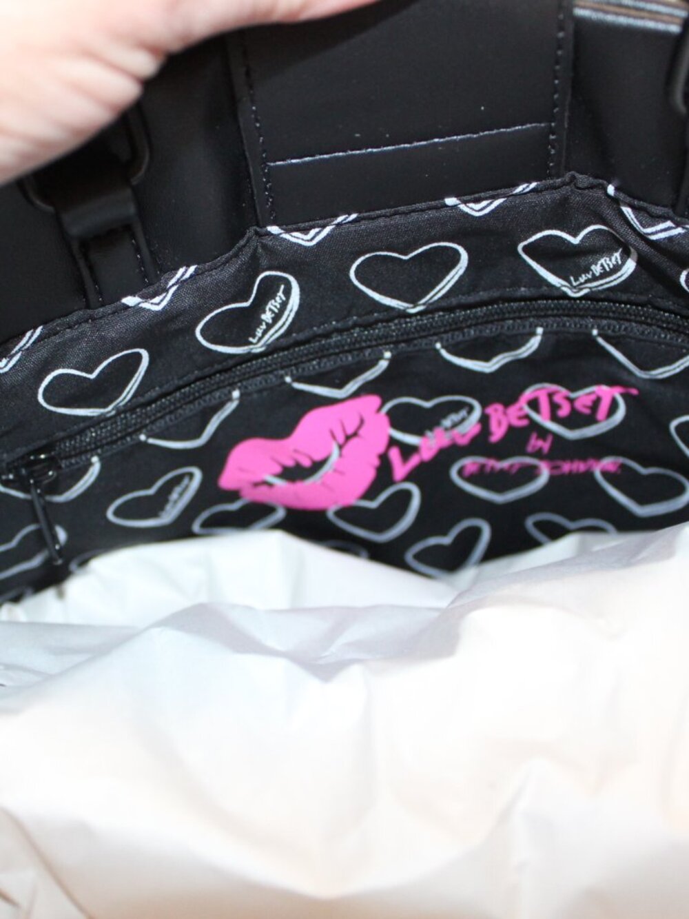 NWT LUV Betsey Johnson LBSAIN Tote/crossbody purse Darling! - Picture 10 of 11